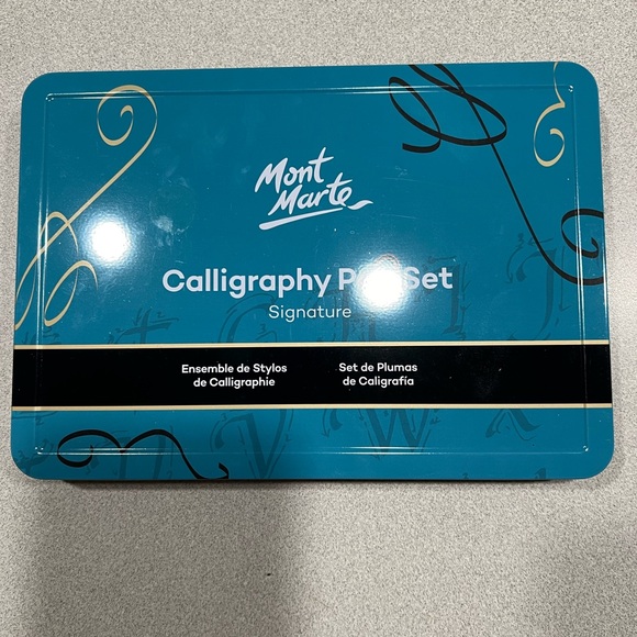 Pretty Simple Lettering Calligraphy Book with Calligraphy set - Picture 3 of 6